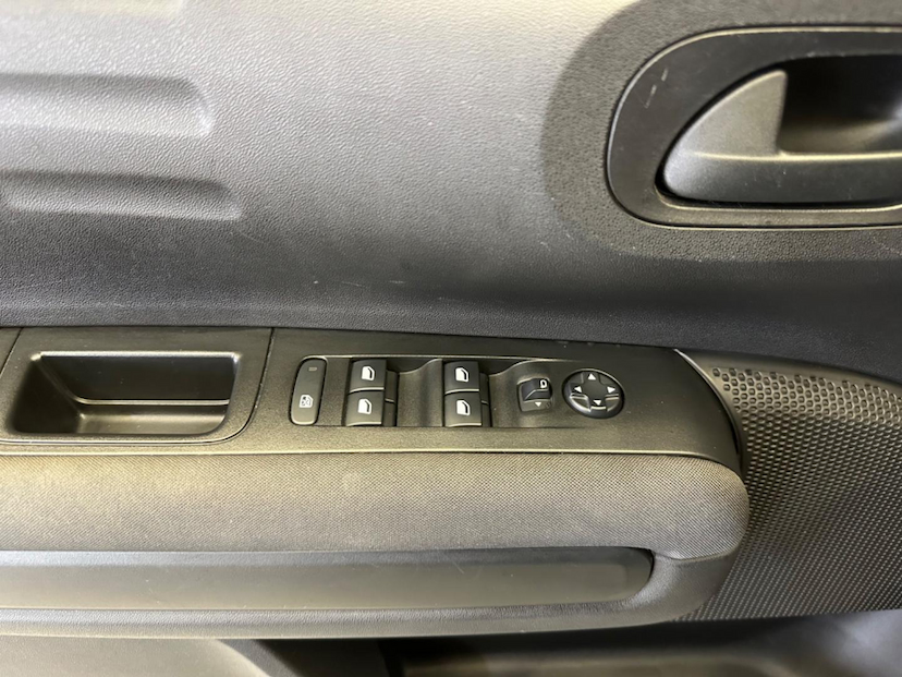 Foto do veículo CITROËN C4 CACTUS  FEEL A 2021 25.344 KM 79.900,00