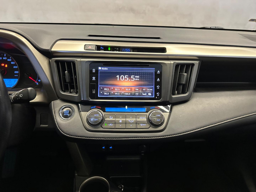 Foto do veículo TOYOTA RAV4 RAV-4 4X4 2.0 16V 4P 2015 84.675 KM 102.900,00
