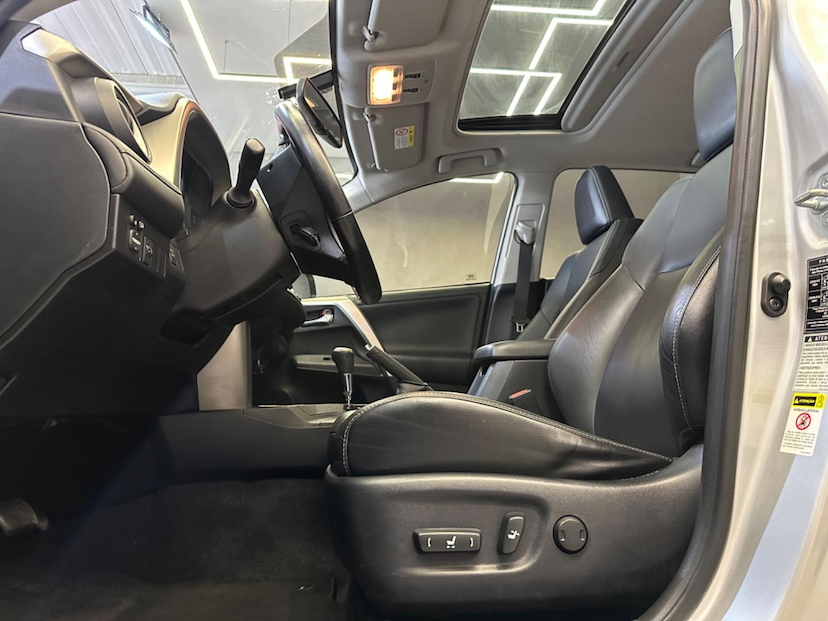Foto do veículo TOYOTA RAV4 RAV-4 4X4 2.0 16V 4P 2015 84.675 KM 102.900,00
