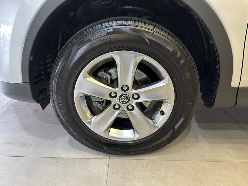 Foto do veículo TOYOTA RAV4 RAV-4 4X4 2.0 16V 4P 2015 84.675 KM 102.900,00