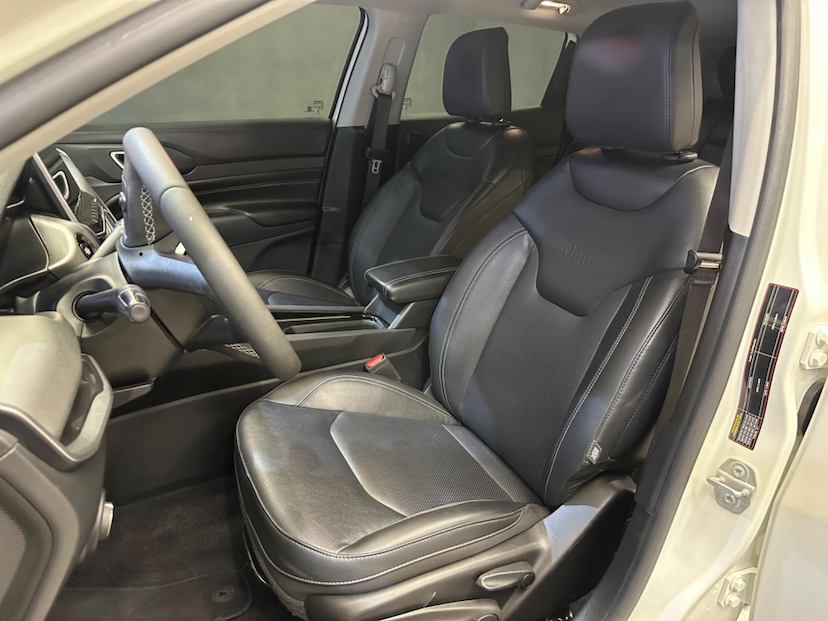 Foto do veículo JEEP COMPASS  LONG TF 2023 18.192 KM 144.900,00