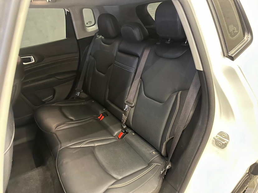 Foto do veículo JEEP COMPASS  LONG TF 2023 18.192 KM 144.900,00