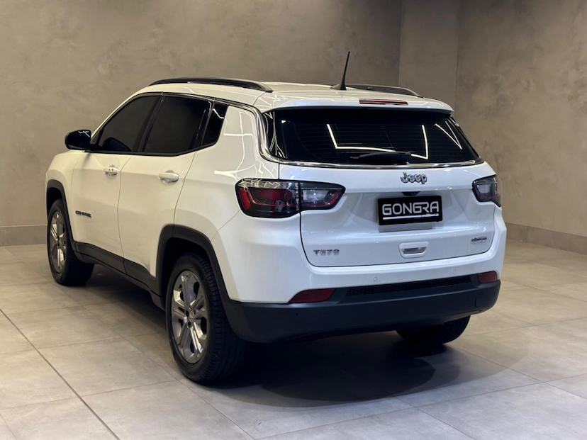 Foto do veículo JEEP COMPASS  LONG TF 2023 18.192 KM 144.900,00