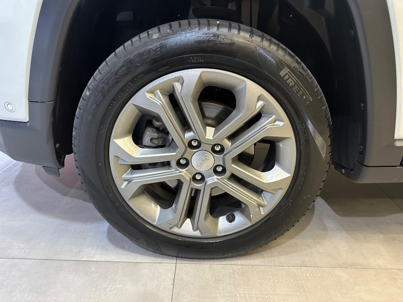 Foto do veículo JEEP COMPASS  LONG TF 2023 18.192 KM 144.900,00