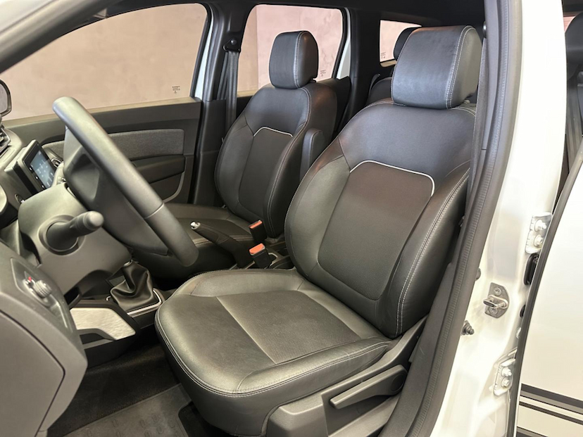 Foto do veículo RENAULT DUSTER  ICO16 CVT 2023 31.000 KM 103.900,00