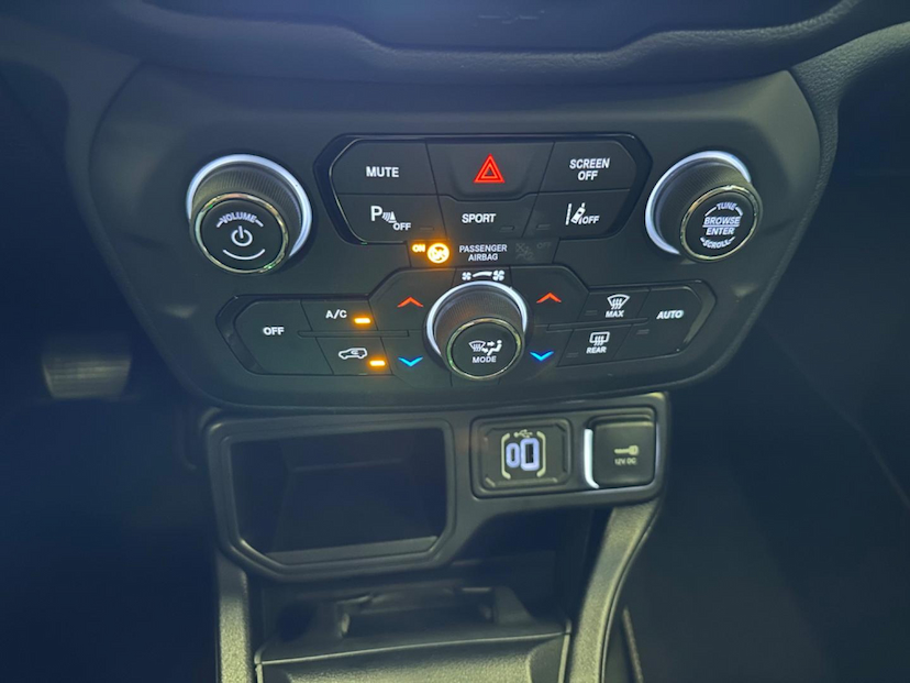 Foto do veículo JEEP RENEGADE  LGTD T270 2023 8.239 KM 122.900,00