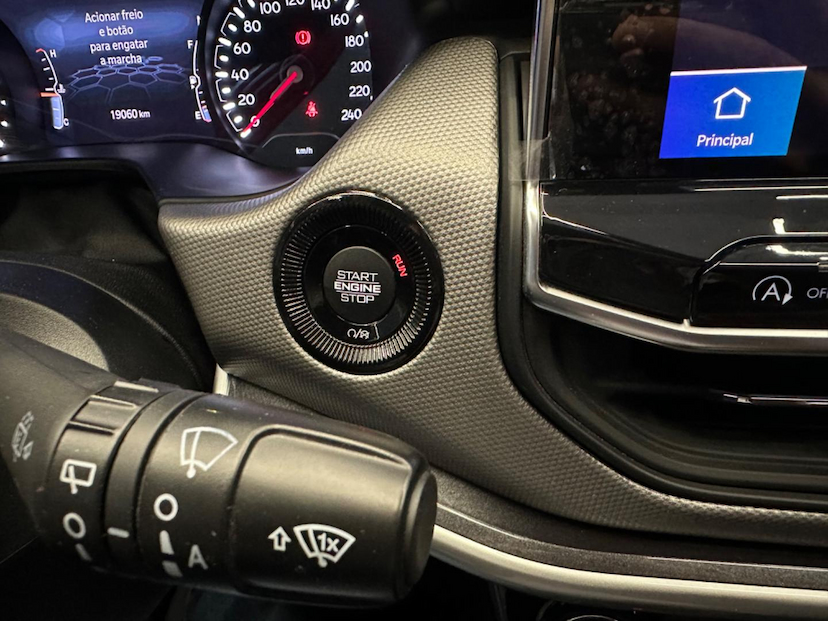 Foto do veículo JEEP COMPASS  LONG TF 2023 19.058 KM 144.900,00