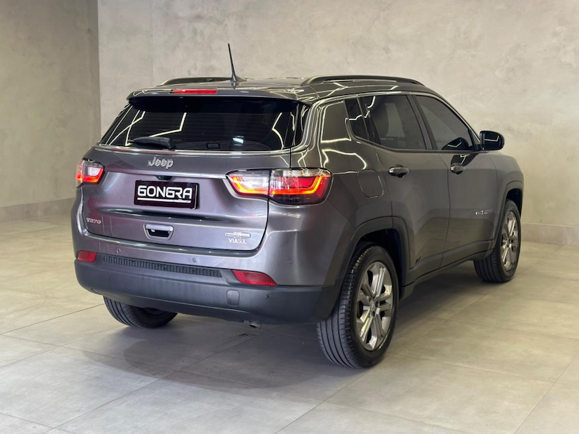 Foto do veículo JEEP COMPASS  LONG TF 2023 19.058 KM 144.900,00