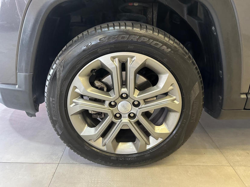 Foto do veículo JEEP COMPASS  LONG TF 2023 19.058 KM 144.900,00