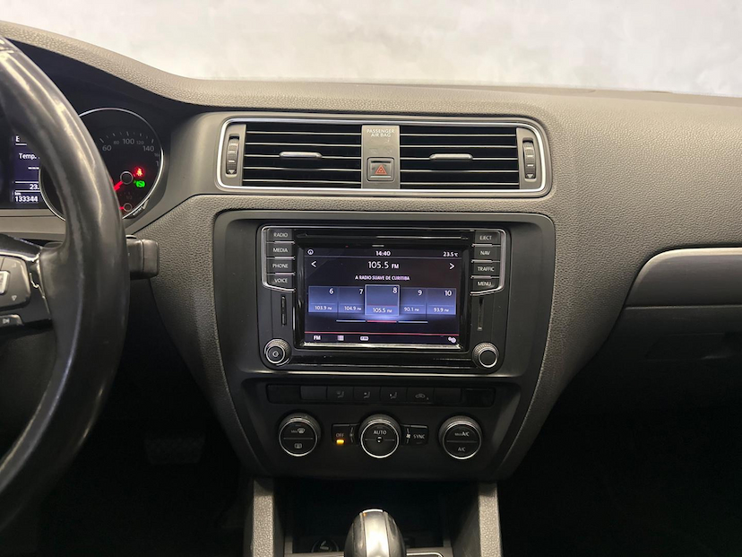 Foto do veículo VOLKSWAGEN JETTA  1.4 16V TSI COMFORTLINE 2017 132.837 KM 85.900,00