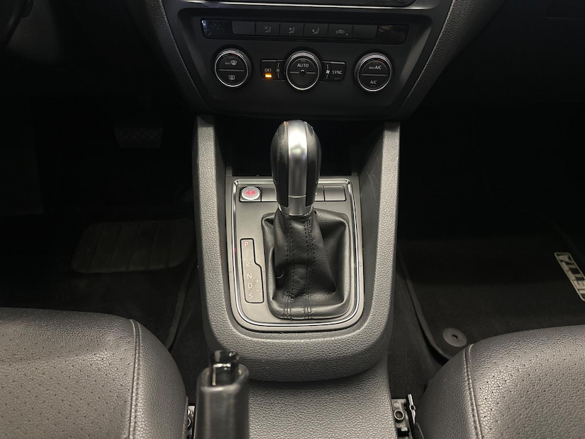 Foto do veículo VOLKSWAGEN JETTA  1.4 16V TSI COMFORTLINE 2017 132.837 KM 85.900,00