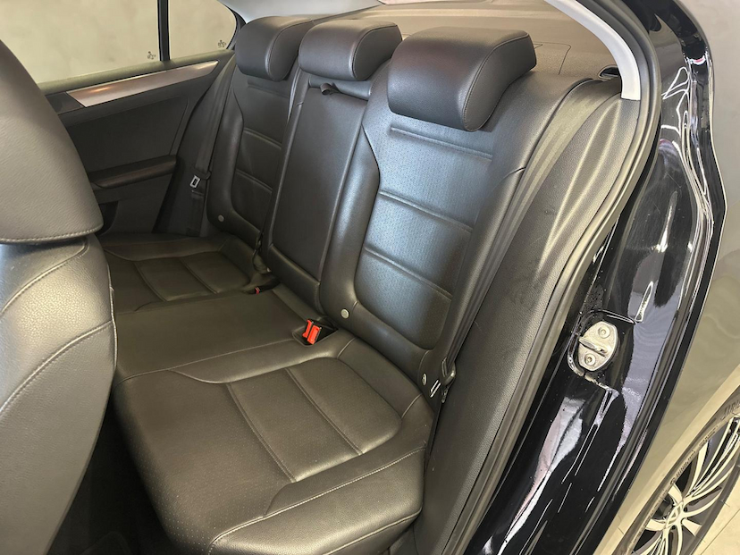 Foto do veículo VOLKSWAGEN JETTA  1.4 16V TSI COMFORTLINE 2017 132.837 KM 85.900,00