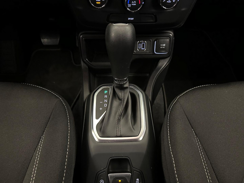 Foto do veículo JEEP RENEGADE  SPORT T270 1.3 TB 4X2 FLEX AUT. 2024 14.078 KM 115.900,00