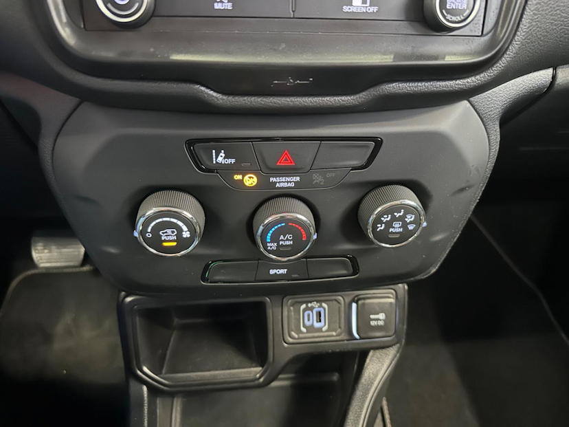 Foto do veículo JEEP RENEGADE  SPORT T270 1.3 TB 4X2 FLEX AUT. 2024 14.078 KM 115.900,00