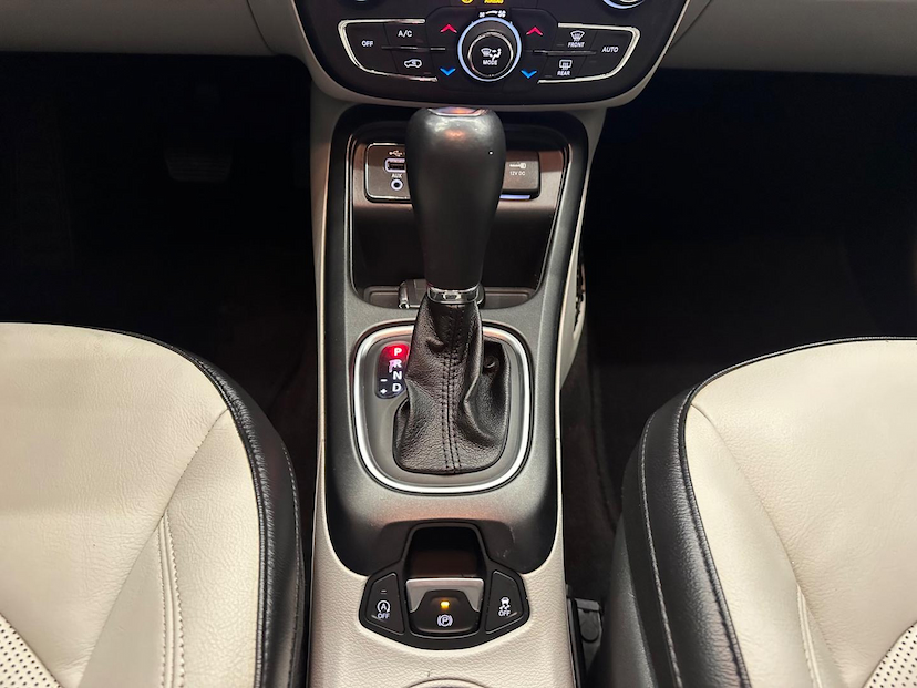 Foto do veículo JEEP COMPASS  LONGITUDE 2.0 4X2 FLEX 16V AUT 2021 60.060 KM 108.900,00