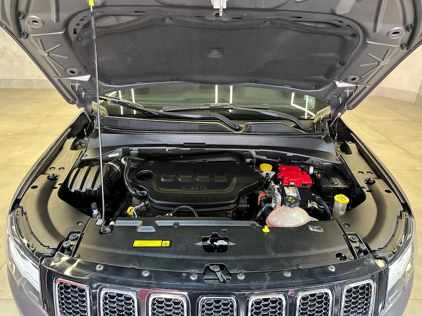 Foto do veículo JEEP COMPASS  LONGITUDE 2.0 4X2 FLEX 16V AUT 2021 60.060 KM 108.900,00