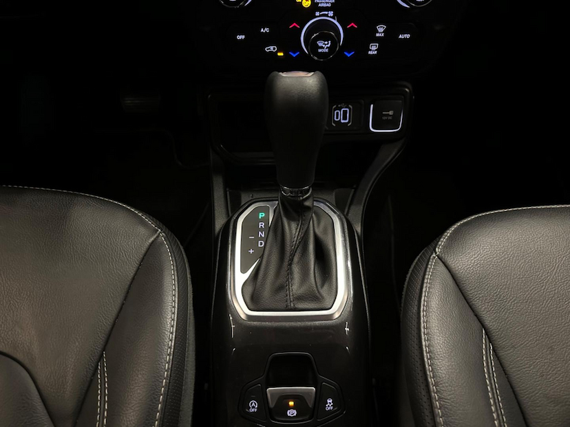 Foto do veículo JEEP RENEGADE  LONGITUDE T270 1.3 TB 4X2 FLEX AUT 2022 33.507 KM 112.900,00