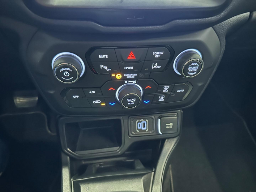 Foto do veículo JEEP RENEGADE  LONGITUDE T270 1.3 TB 4X2 FLEX AUT 2022 33.507 KM 112.900,00