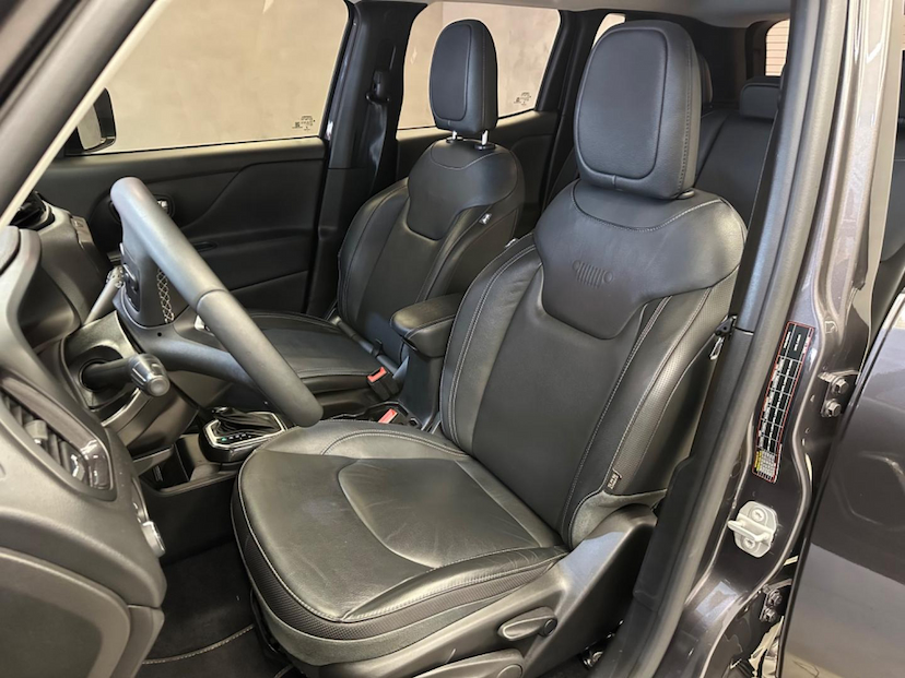Foto do veículo JEEP RENEGADE  LONGITUDE T270 1.3 TB 4X2 FLEX AUT 2022 33.507 KM 112.900,00