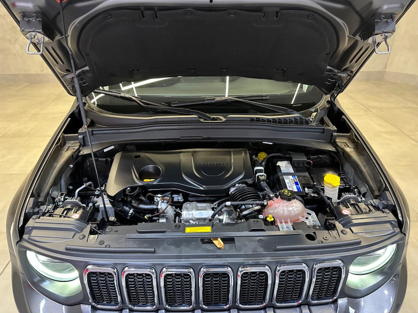 Foto do veículo JEEP RENEGADE  LONGITUDE T270 1.3 TB 4X2 FLEX AUT 2022 33.507 KM 112.900,00