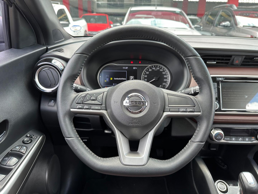Foto do veículo NISSAN KICKS  SL CVT 2018 78.672 KM 85.900,00