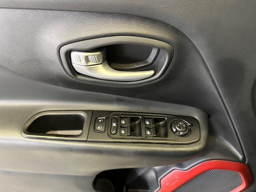 Foto do veículo JEEP RENEGADE  TH T270 4X4 2024 14.120 KM 146.900,00