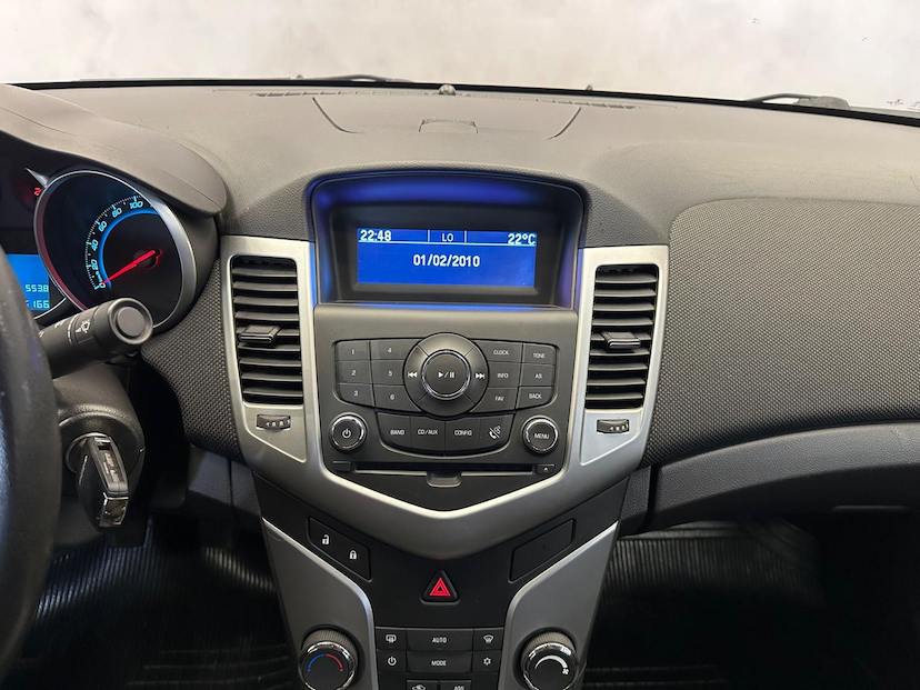 Foto do veículo CHEVROLET CRUZE  1.8 LT 16V FLEX 4P MANUAL 2014 56.092 KM 62.900,00