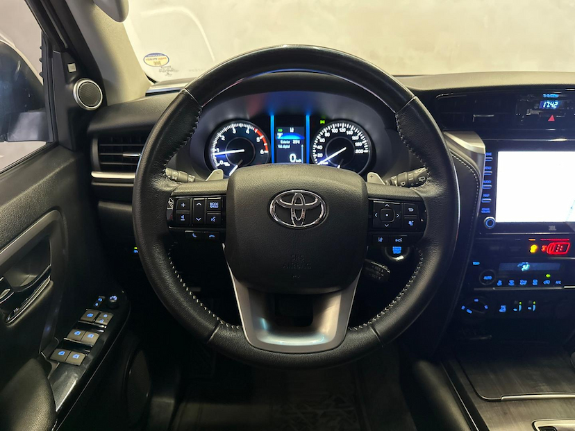 Foto do veículo TOYOTA HILUX  SW4 2.8 SRX 4X4 16V TURBO INTERCOOLER DIESEL 4P 2021 26.000 KM 309.900,00