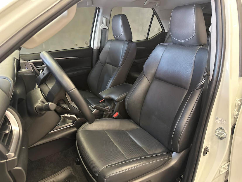 Foto do veículo TOYOTA HILUX  SW4 2.8 SRX 4X4 16V TURBO INTERCOOLER DIESEL 4P 2021 26.000 KM 309.900,00