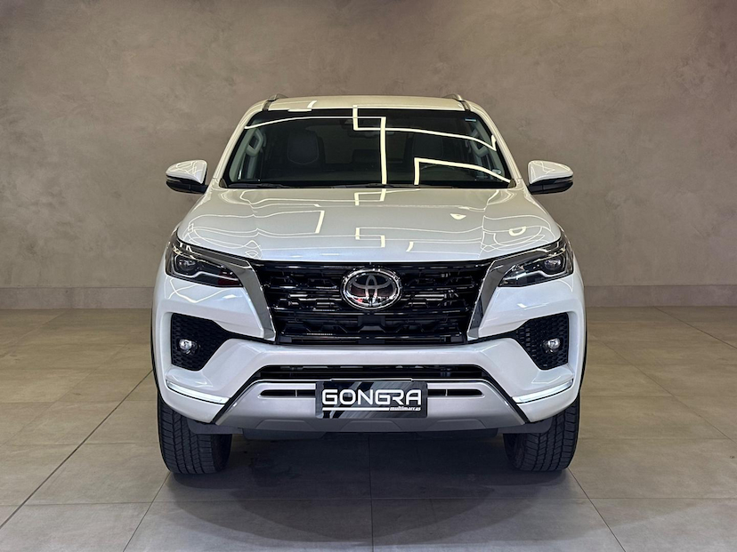 Foto do veículo TOYOTA HILUX  SW4 2.8 SRX 4X4 16V TURBO INTERCOOLER DIESEL 4P 2021 26.000 KM 309.900,00
