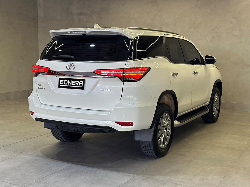 Foto do veículo TOYOTA HILUX  SW4 2.8 SRX 4X4 16V TURBO INTERCOOLER DIESEL 4P 2021 26.000 KM 309.900,00