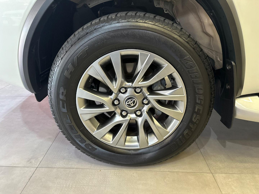 Foto do veículo TOYOTA HILUX  SW4 2.8 SRX 4X4 16V TURBO INTERCOOLER DIESEL 4P 2021 26.000 KM 309.900,00