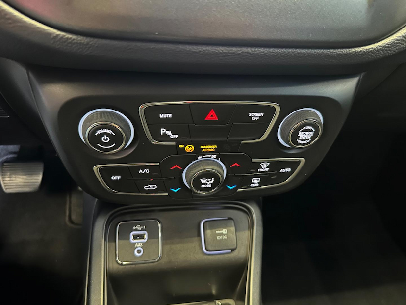 Foto do veículo JEEP COMPASS  SPORT F 2021 25.329 KM 106.900,00
