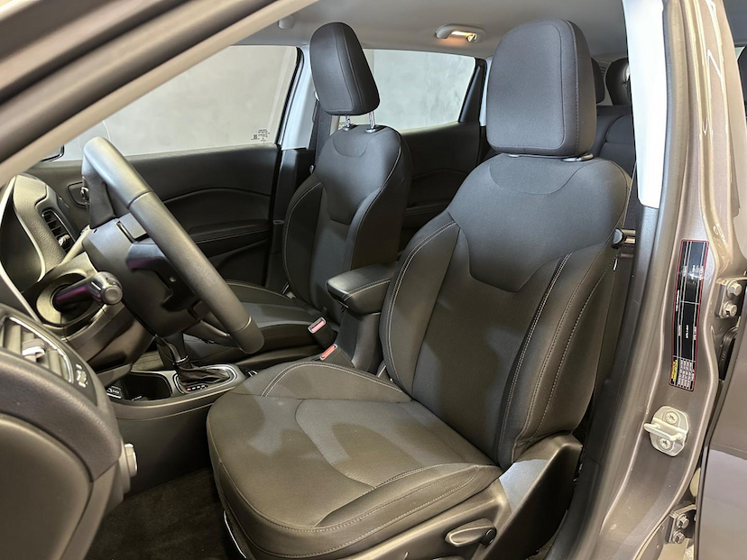 Foto do veículo JEEP COMPASS  SPORT F 2021 25.329 KM 106.900,00