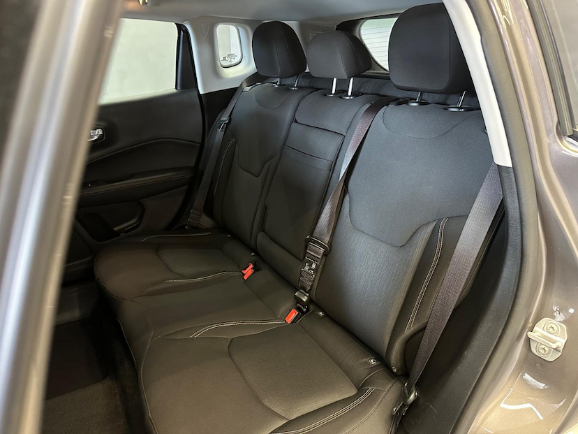 Foto do veículo JEEP COMPASS  SPORT F 2021 25.329 KM 106.900,00