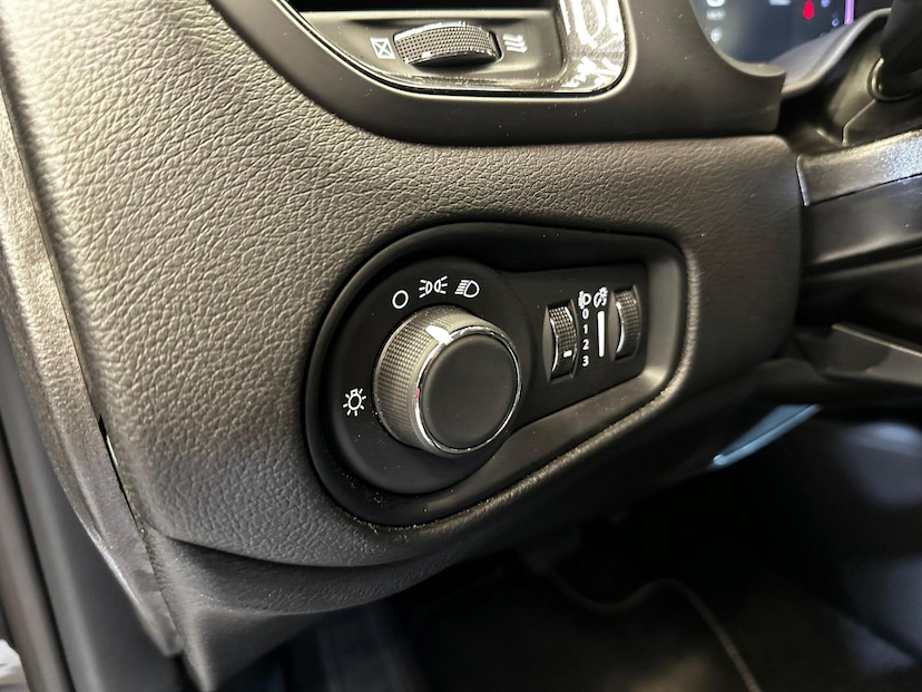 Foto do veículo JEEP RENEGADE  LONGITUDE T270 1.3 TB 4X2 FLEX AUT 2024 16.000 KM 119.900,00