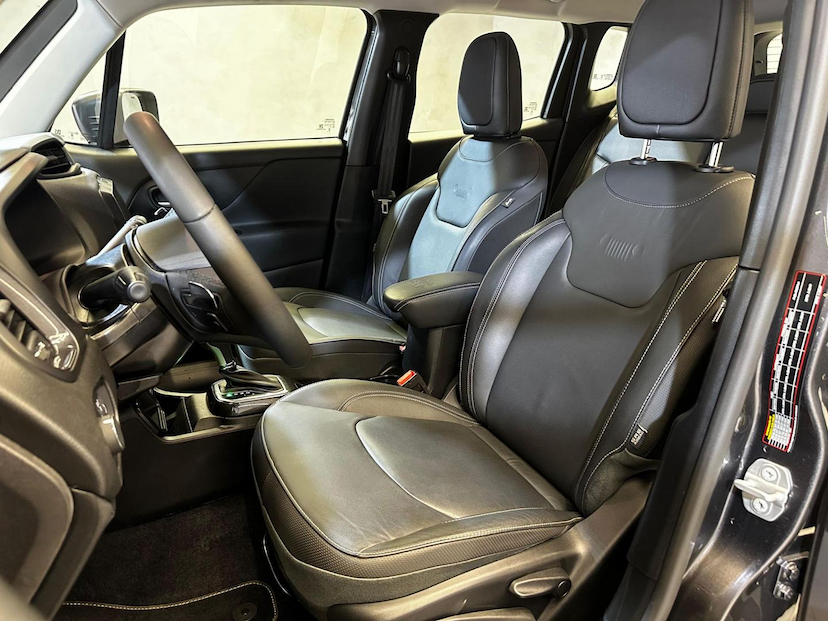 Foto do veículo JEEP RENEGADE  LONGITUDE T270 1.3 TB 4X2 FLEX AUT 2024 16.000 KM 119.900,00