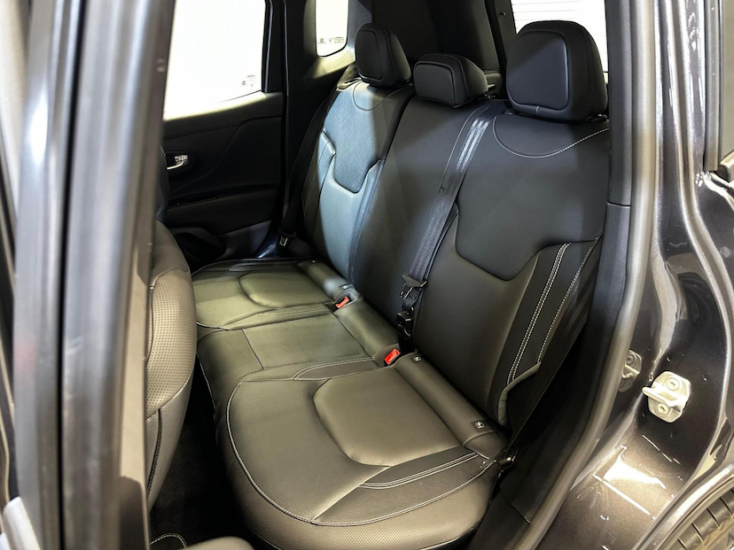 Foto do veículo JEEP RENEGADE  LONGITUDE T270 1.3 TB 4X2 FLEX AUT 2024 16.000 KM 119.900,00