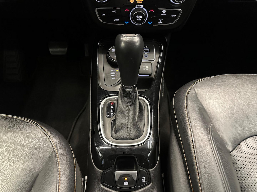 Foto do veículo JEEP COMPASS  2.0 16V DIESEL NIGHT EAGLE 4X4 AUT 2018 50.380 KM 106.900,00