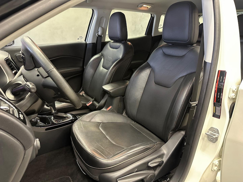 Foto do veículo JEEP COMPASS  2.0 16V DIESEL NIGHT EAGLE 4X4 AUT 2018 50.380 KM 106.900,00