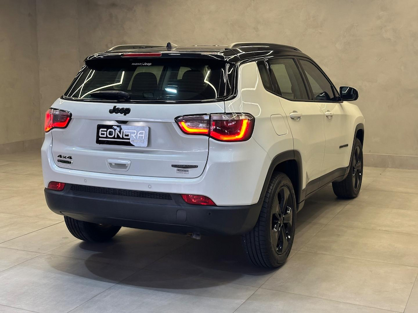 Foto do veículo JEEP COMPASS  2.0 16V DIESEL NIGHT EAGLE 4X4 AUT 2018 50.380 KM 106.900,00