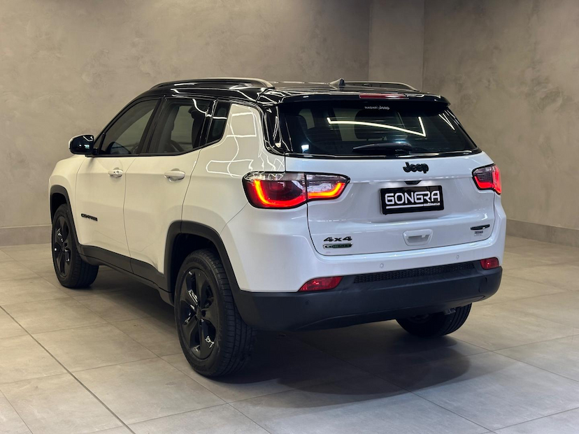 Foto do veículo JEEP COMPASS  2.0 16V DIESEL NIGHT EAGLE 4X4 AUT 2018 50.380 KM 106.900,00