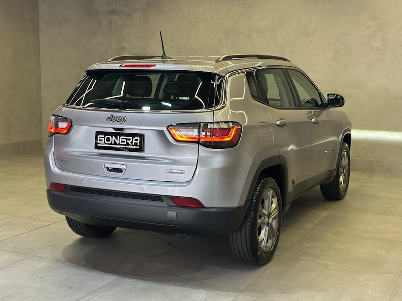 Foto do veículo JEEP COMPASS  LONG TF 2023 13.900 KM 144.900,00