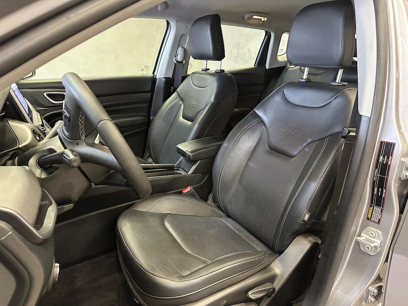 Foto do veículo JEEP COMPASS  LONG TF 2023 12.906 KM 142.900,00