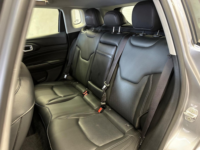 Foto do veículo JEEP COMPASS  LONG TF 2023 12.906 KM 142.900,00