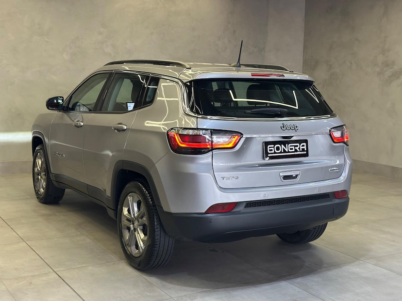 Foto do veículo JEEP COMPASS  LONG TF 2023 12.906 KM 142.900,00