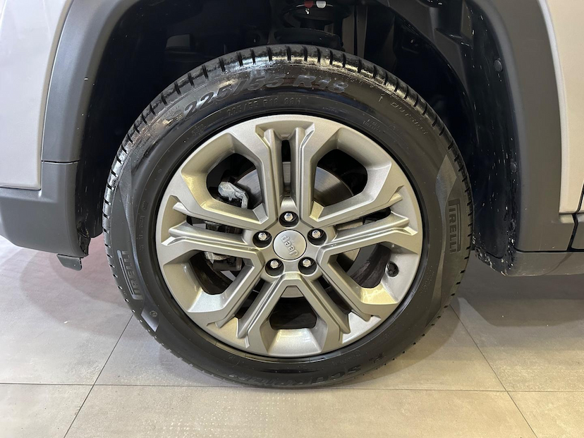 Foto do veículo JEEP COMPASS  LONG TF 2023 12.906 KM 142.900,00