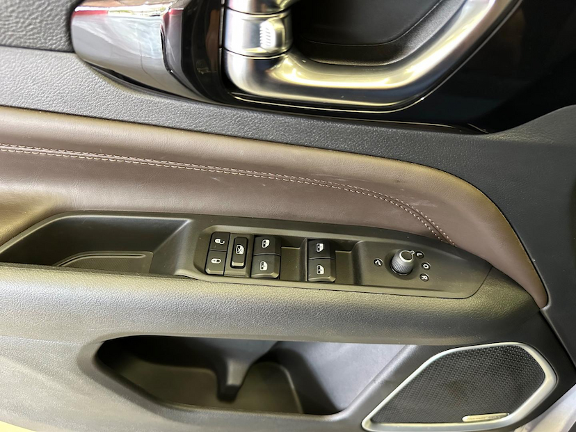 Foto do veículo JEEP COMMANDER  OVERLAND T270 1.3 TB FLEX AUT 2023 19.714 KM 204.900,00