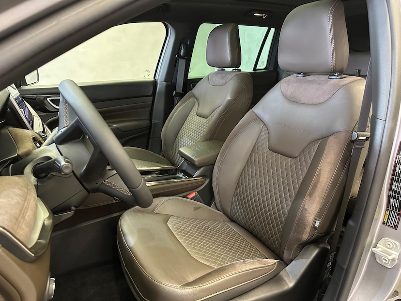 Foto do veículo JEEP COMMANDER  OVERLAND T270 1.3 TB FLEX AUT 2023 19.714 KM 204.900,00