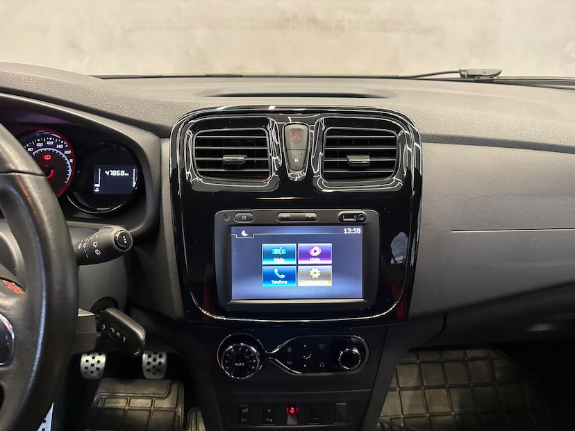 Foto do veículo RENAULT SANDERO  SPORT RS 2.0 FLEX 16V 5P 2021 47.750 KM 78.900,00
